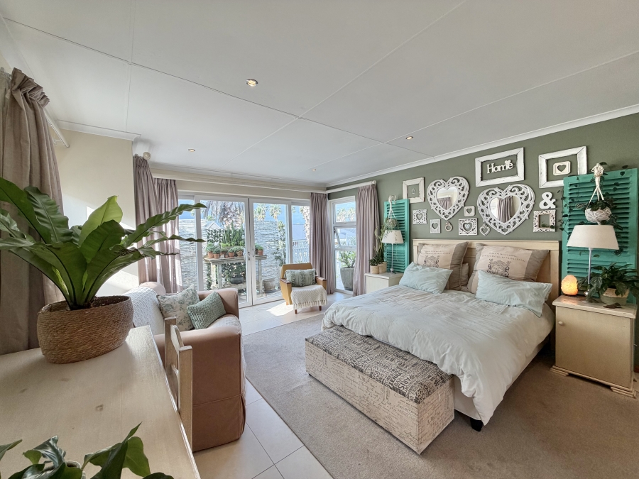 6 Bedroom Property for Sale in Marina Martinique Eastern Cape